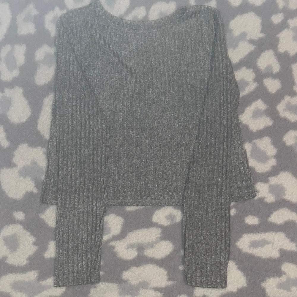 Grey long sleeve crop top